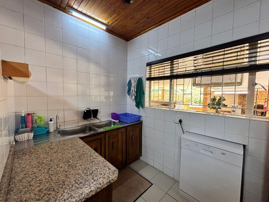 5 Bedroom Property for Sale in Flamwood North West